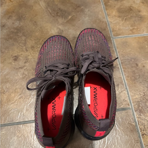 Nike VaporMax Flyknit in Brown and Pink - Picture 4 of 4